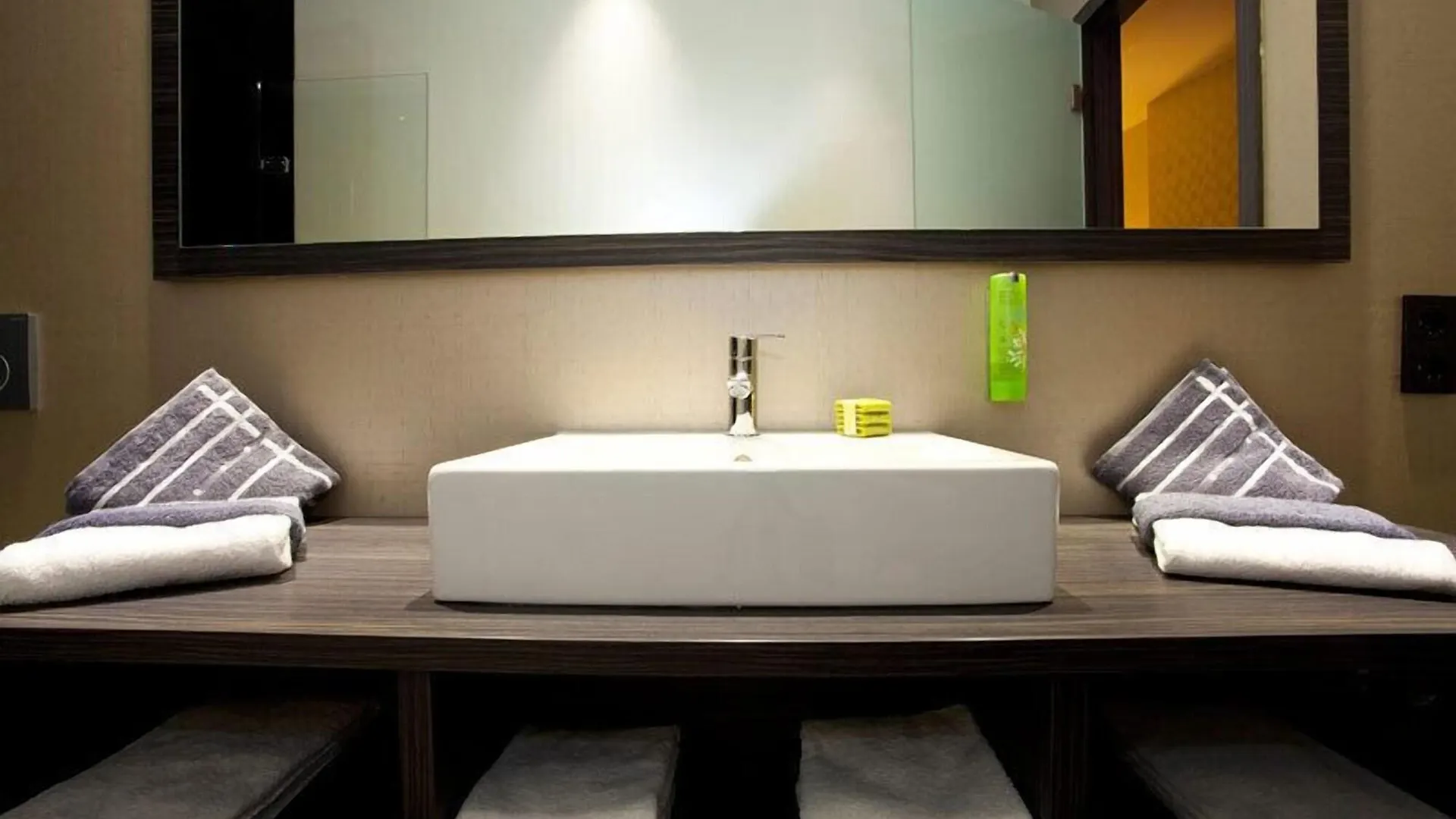Centro Hotel Ayun Cologne