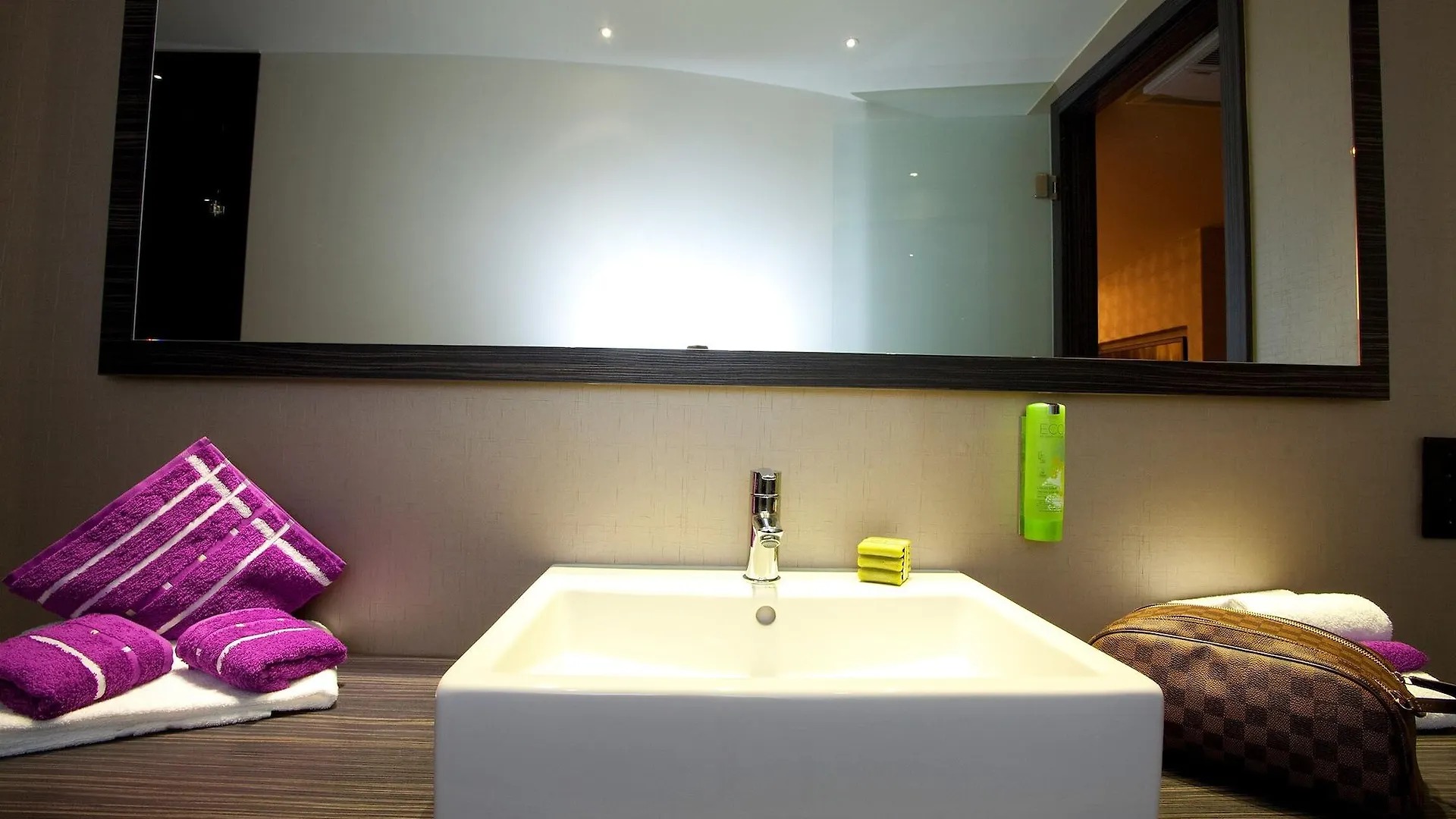 Centro Hotel Ayun Cologne 3*,
