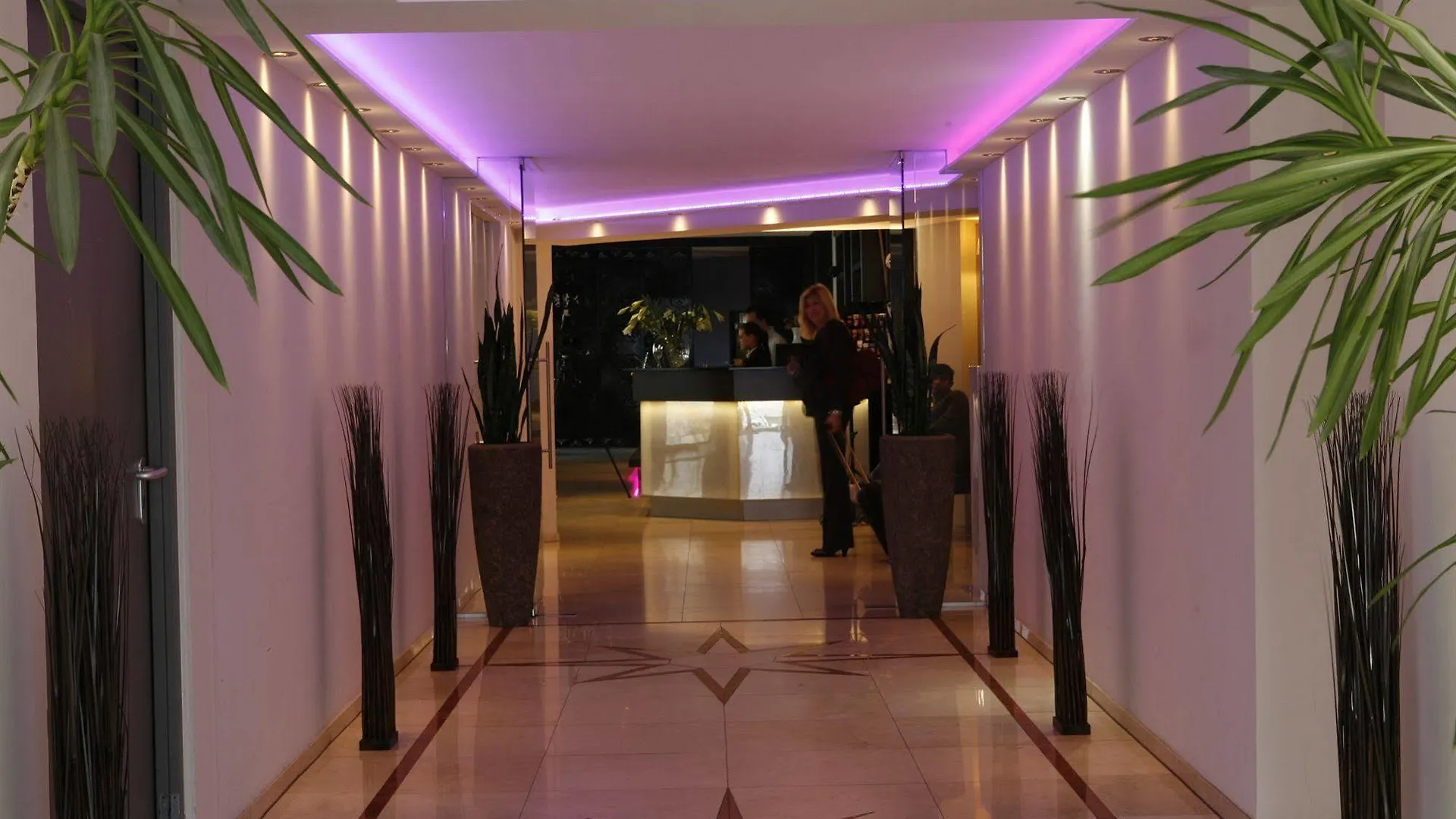 Centro Hotel Ayun Cologne 3*,