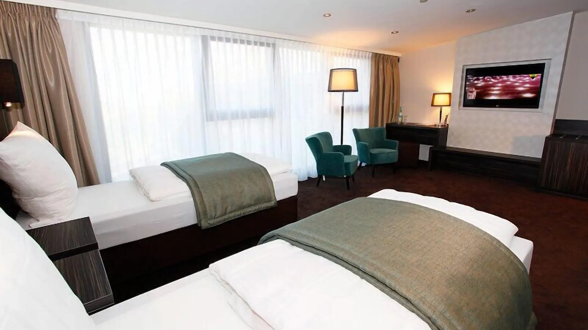Centro Hotel Ayun Cologne 3*,